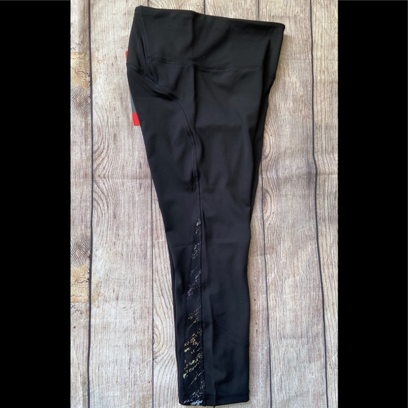 Kirkland Signature Reflective Crop Tight S or M - Picture 2 of 5